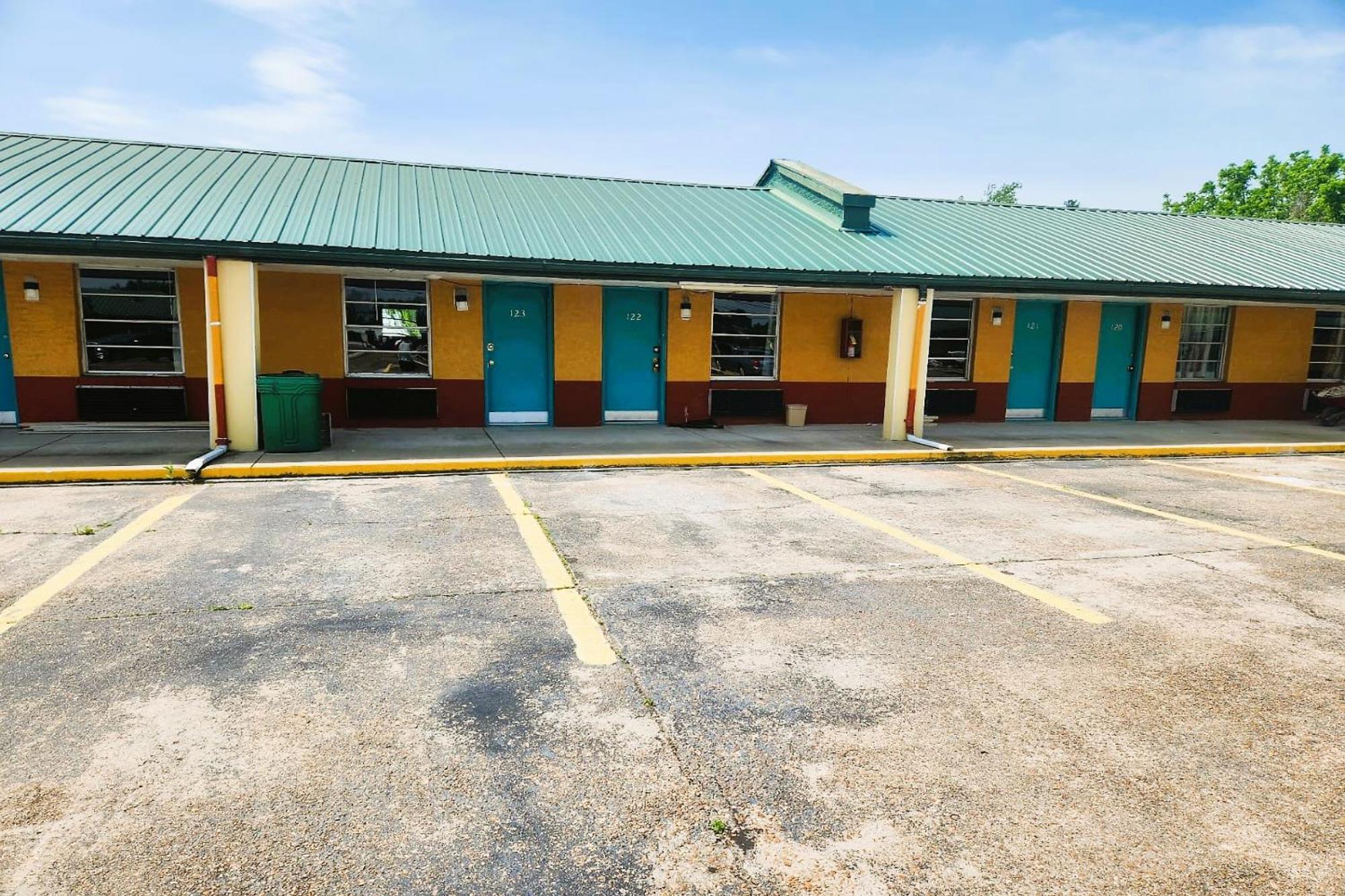 Travel Inn By Oyo, Hwy 80 - Jackson Exterior photo